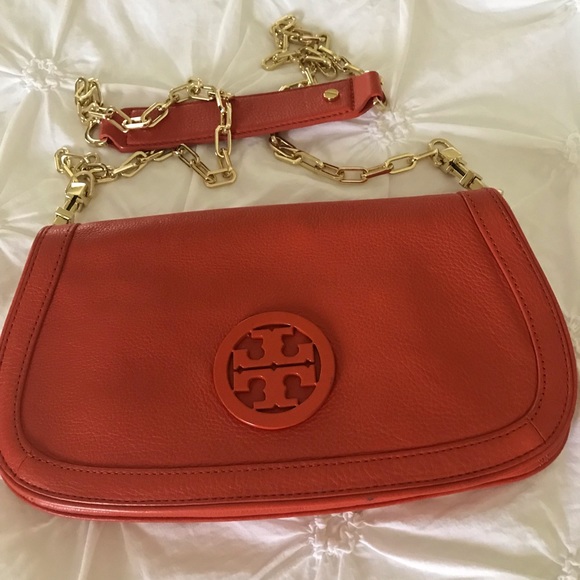 Tory Burch Handbags - Tory Burch purse with chain strap.